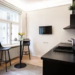 Apartment At Center