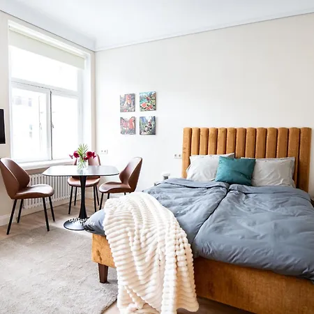 At Center アパート