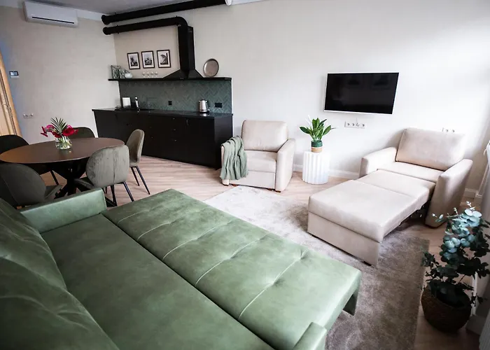 Apartment At Center *