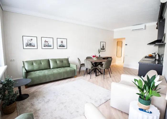 Apartment At Center *