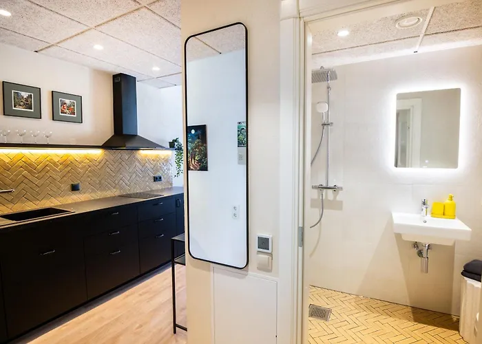 At Center タルトゥ